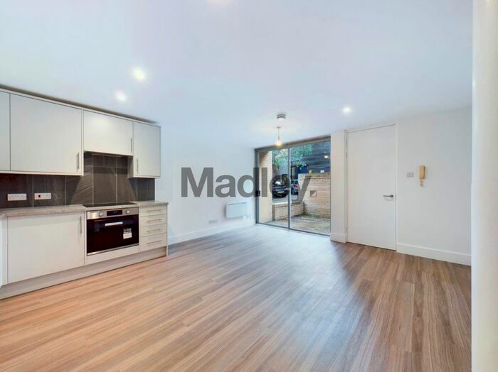 1 Bedroom Flat To Rent In Reginald Square, London, SE8