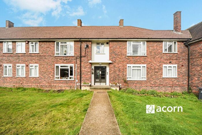 2 Bedroom Flat To Rent In Grove Park Road London, SE9