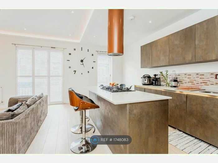 2 Bedroom Flat To Rent In London Road, Leigh-On-Sea, SS9