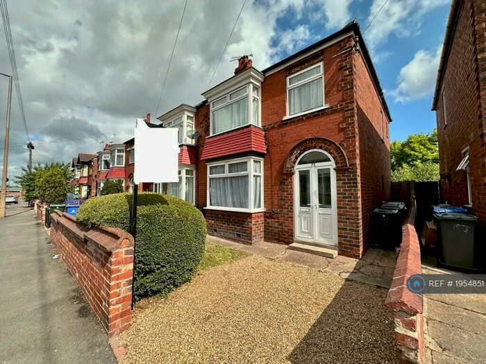 3 Bedroom Semi-Detached House To Rent In Wentworth Road, Doncaster, DN2