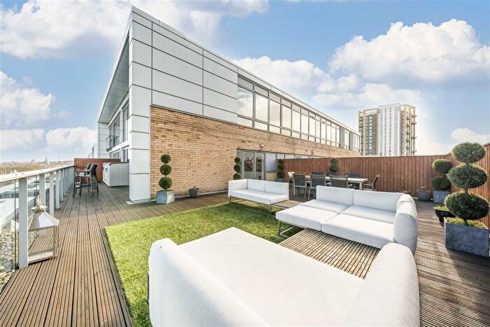 2 Bedroom Flat For Sale In Dowells Street, London, SE10