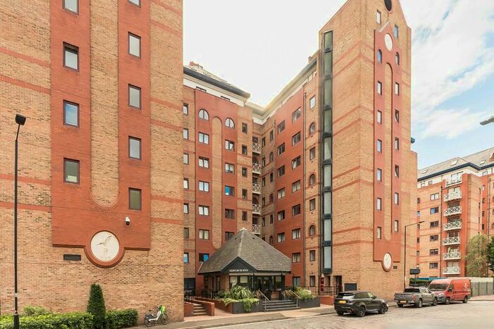 2 Bedroom Flat To Rent In William Morris Way, London, SW6