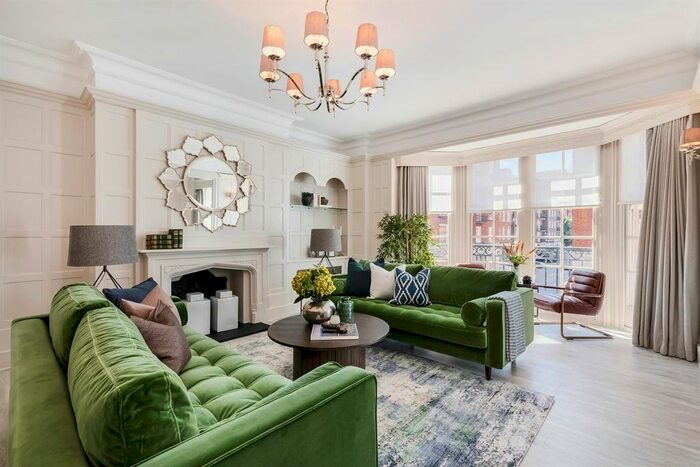 2 Bedroom Flat To Rent In Flat, - Grosvenor Square, London, W1K