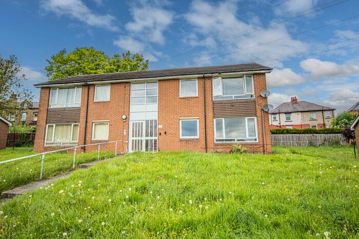 1 Bedroom Flat To Rent In Longfield Avenue, Huddersfield, HD5