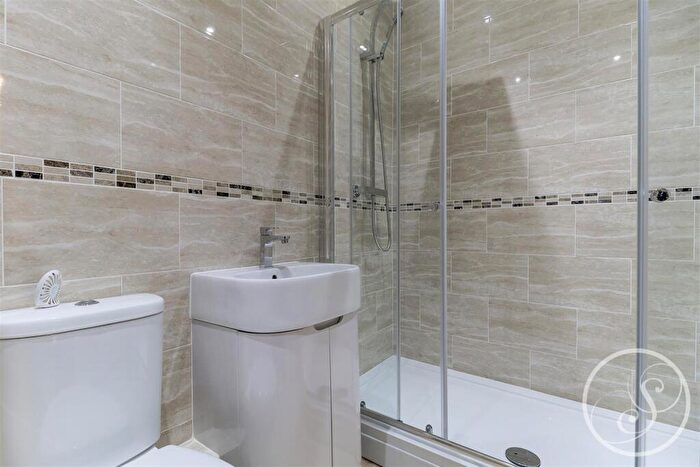 2 Bedroom Apartment To Rent In Wentworth Court, Nursery Lane, Leeds, LS17