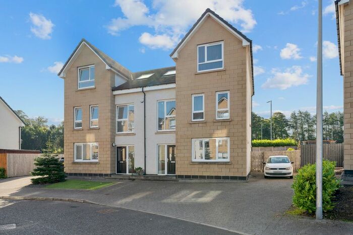 4 Bedroom Town House To Rent In Glengoyne Court, Jackton, South Lanarkshire, G75