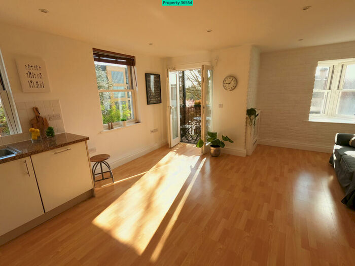 1 Bedroom Flat To Rent In Milestone Road, London, SE19