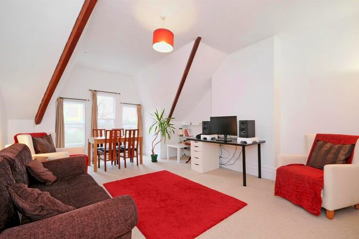 1 Bedroom Flat To Rent In Kew Road, Richmond, Surrey, TW9