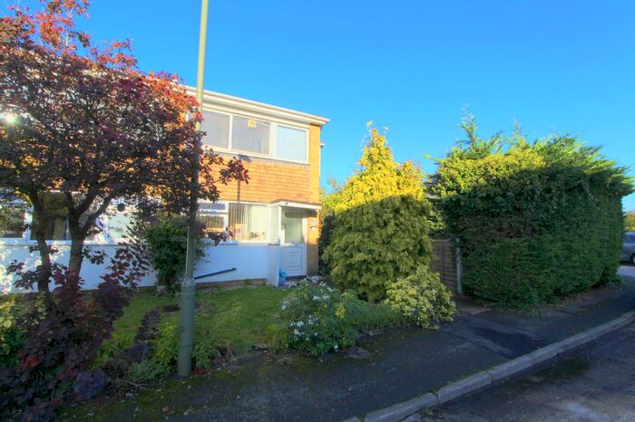 2 Bedroom Maisonette To Rent In Old Orchard, Byfleet, West Byfleet, KT14