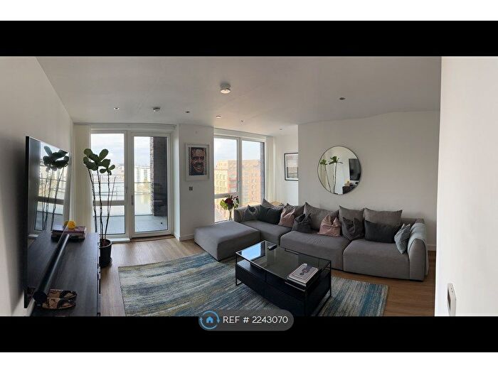 3 Bedroom Flat To Rent In Hamme Building, London, E16