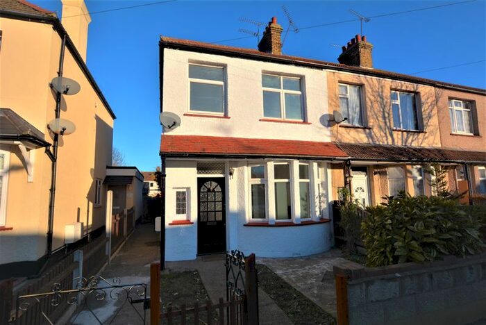 3 Bedroom End Of Terrace House To Rent In Rylands Road, Southend-On-Sea SS2