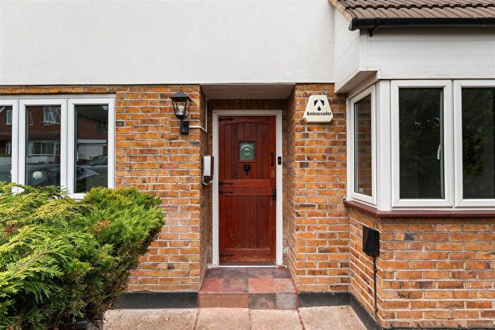 4 Bedroom Detached House For Sale In Johns Lane, Morden, SM4