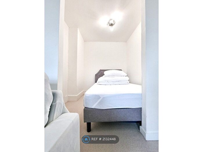Studio To Rent In Extra Large Bright Studio, London, SE20