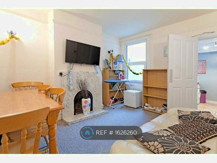 3 Bedroom Terraced House To Rent In Norfolk Road, Reading, RG30
