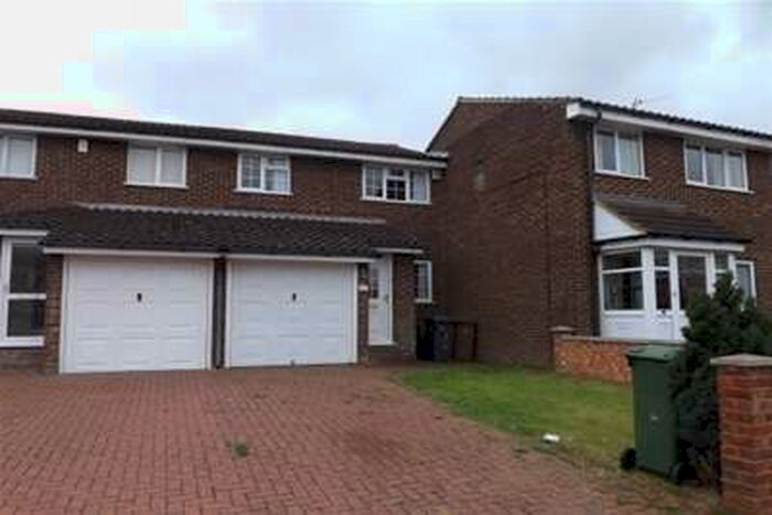 3 Bedroom Terraced House To Rent In Ryton Close, LU1
