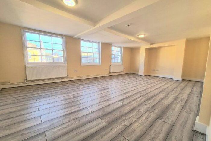 2 Bedroom Flat To Rent In Vale House, London, SE3