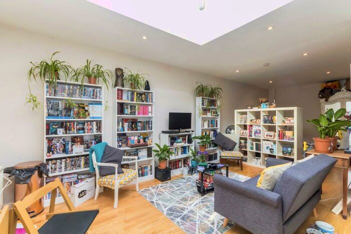 Flat To Rent In Fleece Road, Surbiton, KT6