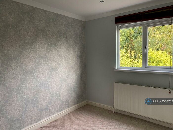 2 Bedroom Flat To Rent In Devonshire Road, Pinner, HA5