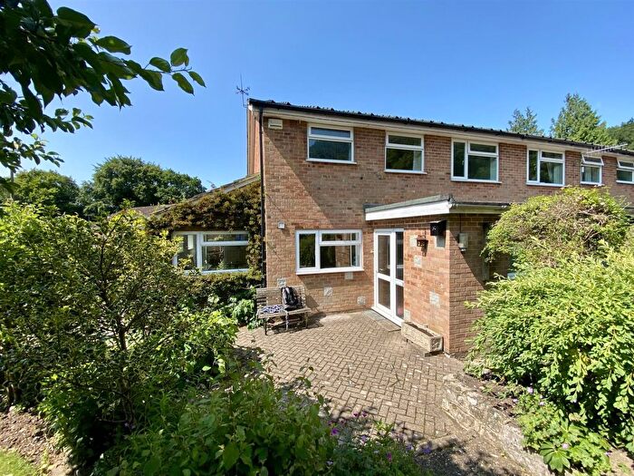 3 Bedroom Semi-Detached House For Sale In Sunvale Close, Haslemere, GU27