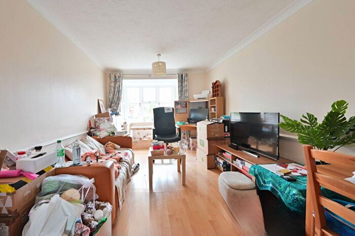 1 Bedroom Flat To Rent In Mangles Road, Guildford, GU1
