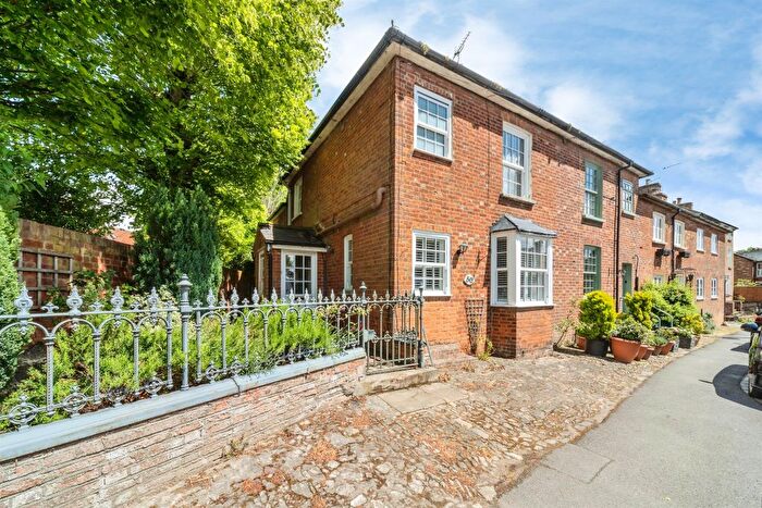 3 Bedroom End Terrace House For Sale In High Street, Whitchurch, Aylesbury, HP22