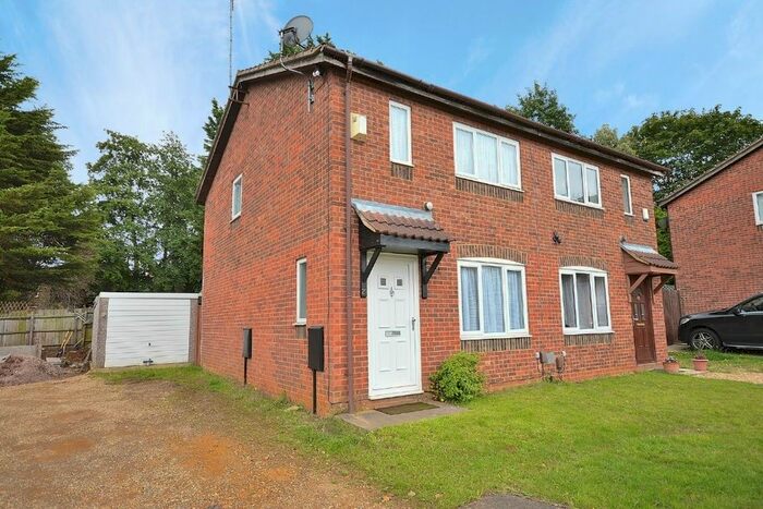 3 Bedroom Semi-Detached House To Rent In Probyn Close, Northampton, NN3