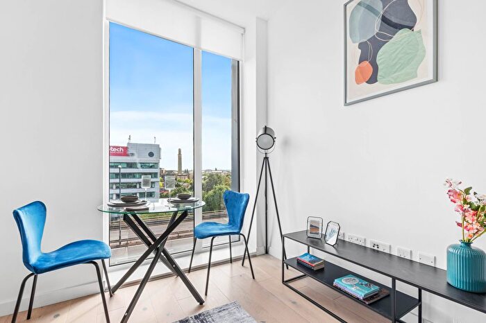 1 Bedroom Flat To Rent In Great West Road, Brentford, TW8