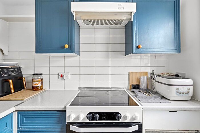 1 Bedroom Flat To Rent In Lowry Court, Stubbs Drive, SE16