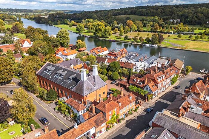 2 Bedroom Flat For Sale In New Street, Henley-On-Thames, Oxfordshire, RG9