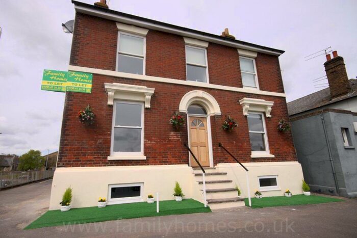 1 Bedroom Flat To Rent In Station Street, Sittingbourne, ME10
