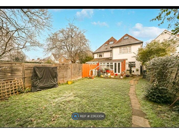 3 Bedroom Flat To Rent In Kingston Road, New Malden, KT3