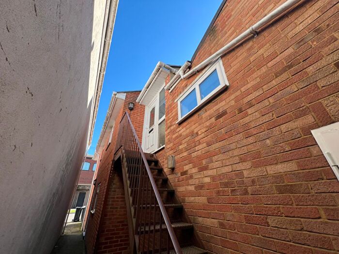 1 Bedroom Flat To Rent In Carpenters Lane, Swindon, SN2