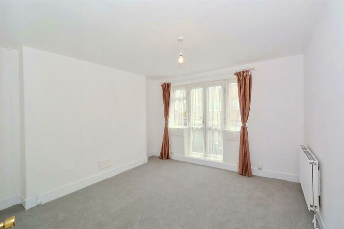 2 Bedroom Flat To Rent In St. Mary's Path, London, N1