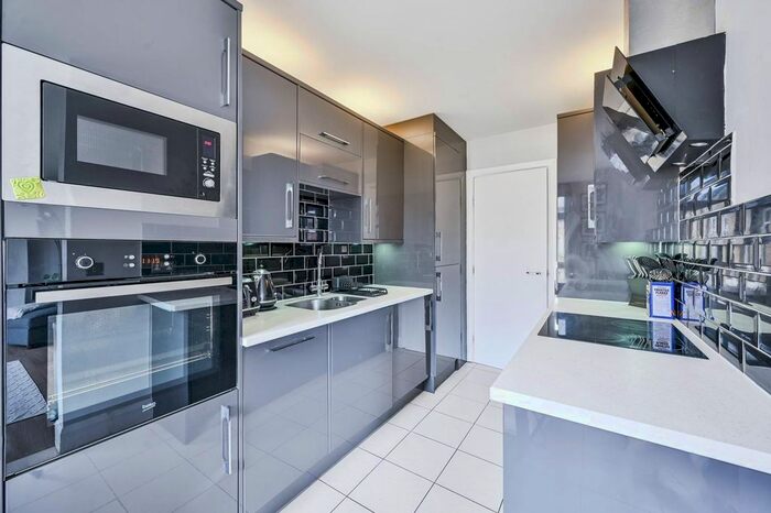 2 Bedroom Flat To Rent In Bow Quarter, Bow, London, E3