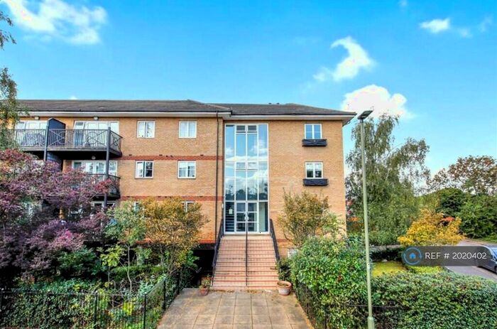 2 Bedroom Flat To Rent In Cranbourne Court, London, N2