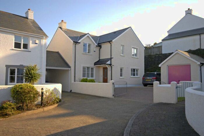 4 Bedroom Link Detached House For Sale In Strawberry Close, SA62