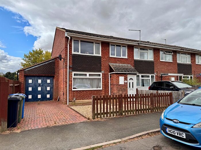 3 Bedroom End Terrace House For Sale In Redwood Close, Desborough, Kettering, NN14