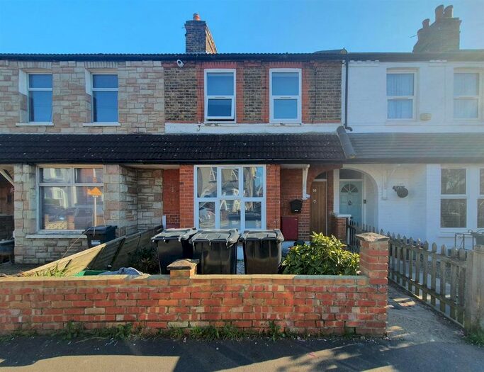 2 Bedroom Flat To Rent In Cromwell Road, Feltham, TW13