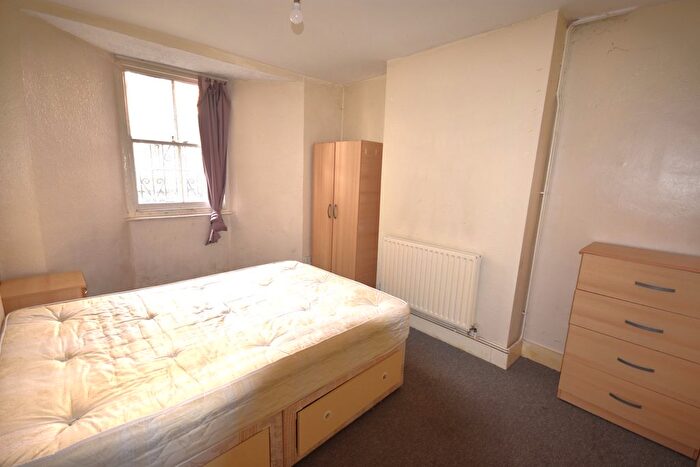 4 Bedroom Terraced House To Rent In Bancroft Road, Steney Green, E1