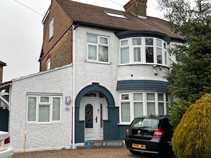 4 Bedroom Semi-Detached House To Rent In Trinity Avenue, Enfield, EN1