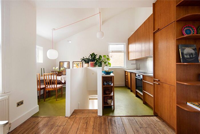 2 Bedroom Flat For Sale In Francis Road, Leyton, London, E10