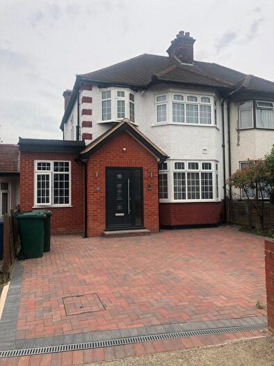 1 Bedroom Semi-Detached House To Rent In Great North Way, Hendon, NW4
