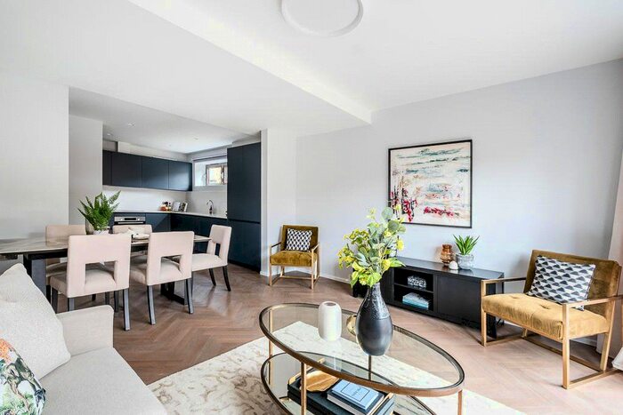 3 Bedroom Flat To Rent In Waterline House, Navarino Grove, Hackney, London, E8