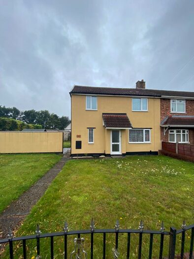 3 Bedroom Semi-Detached House To Rent In Campville Crescent, West Bromwich, B71