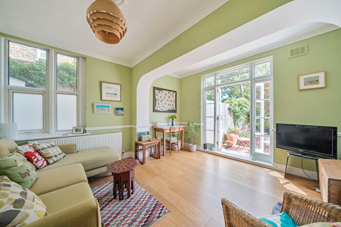 1 Bedroom Flat For Sale In Idmiston Road, West Norwood, London, SE27