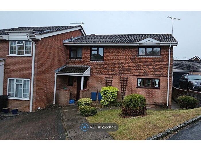 3 Bedroom End Of Terrace House To Rent In Felthorpe Close, Reading, RG6