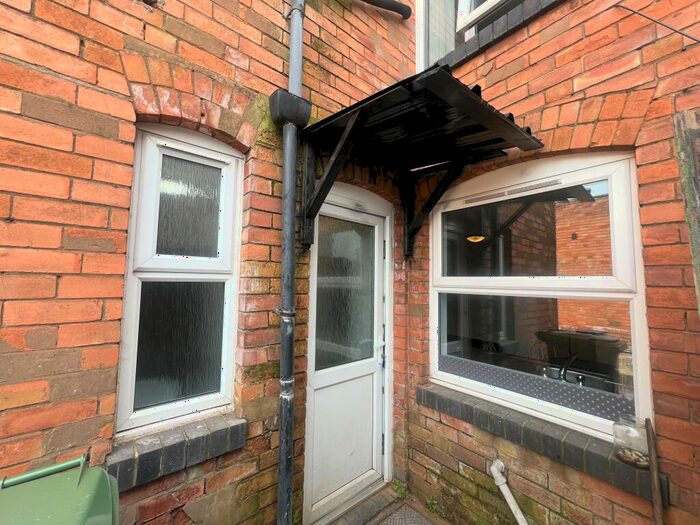 1 Bedroom Flat To Rent In Mount Pleasant, Redditch, B97