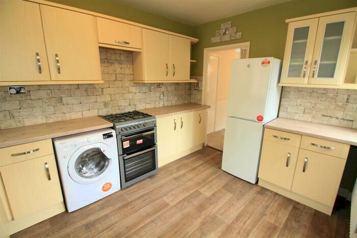 3 Bedroom Semi-Detached House To Rent In Danethorpe Vale, Nottingham, NG5
