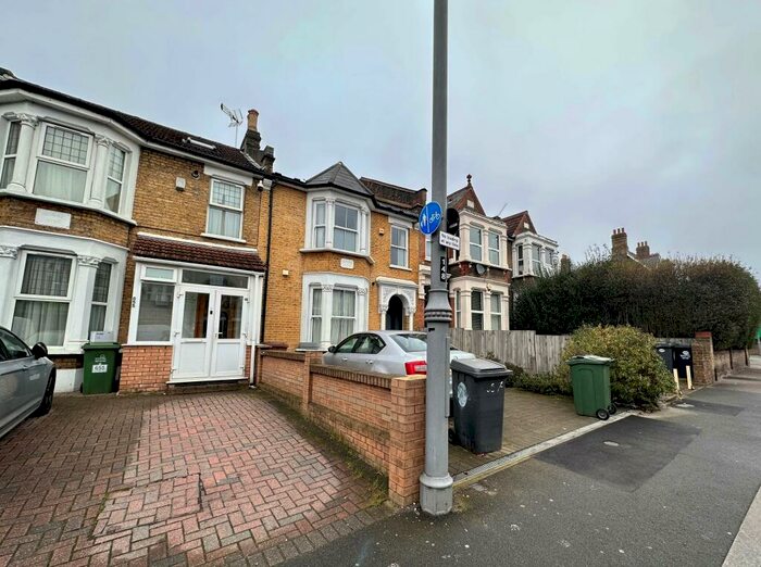 2 Bedroom Flat To Rent In Lea Bridge Road, Leyton, E10