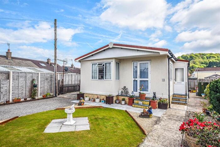 2 Bedroom Park Home For Sale In Woodfield Road, Dursley, GL11